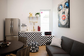 Charming 1BR Near Airport & Studios , EV